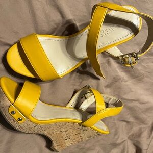Yellow sandals size 6 1/2